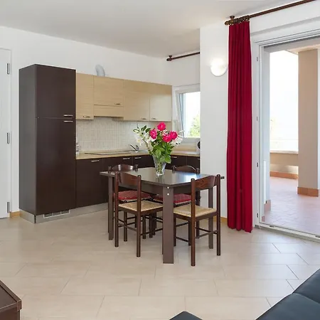 Apartment Le Azalee & Vercana